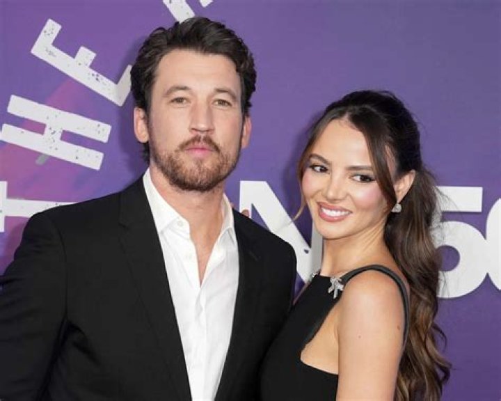 Aaron Rodgers Serenades Shailene Woodley & Miles Teller’s Wife On Couples Trip To Hawaii