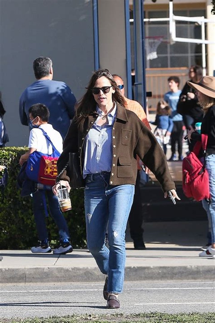 Ben Affleck & Ex Jennifer Garner Have Tense Conversation In LA: Photos – Hollywood Life