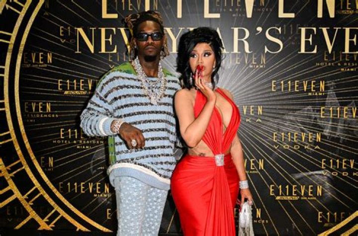 Cardi B’s Abs & Cleavage Rocks Red Bandana Outfit Before Offset Split – Hollywood Life