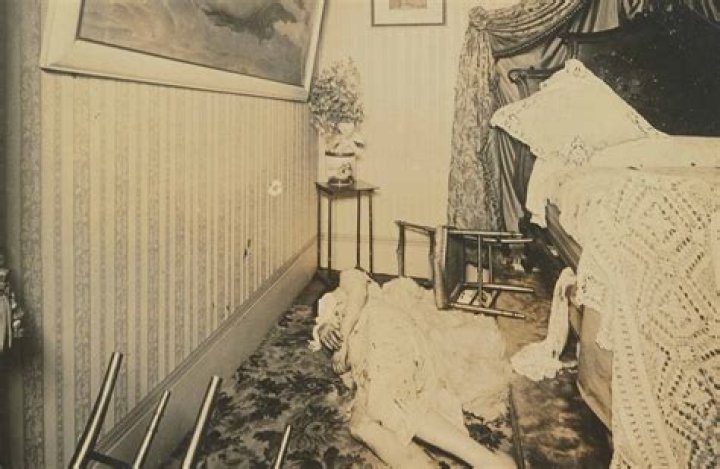 Death Scene Photos Revealed – Hollywood Life