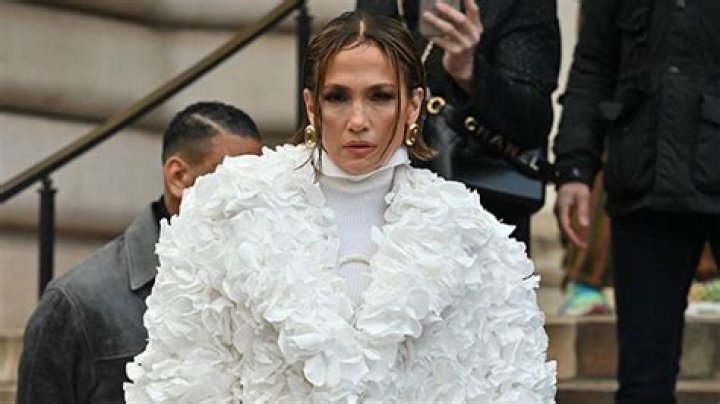 Jennifer Lopez Rocks Wild Sunglasses & Debuts Short Hair Makeover at Paris Fashion Week