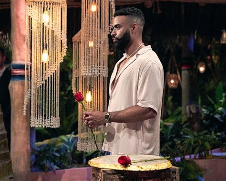 Justin Returns & Goes On Date With Eliza – Hollywood Life