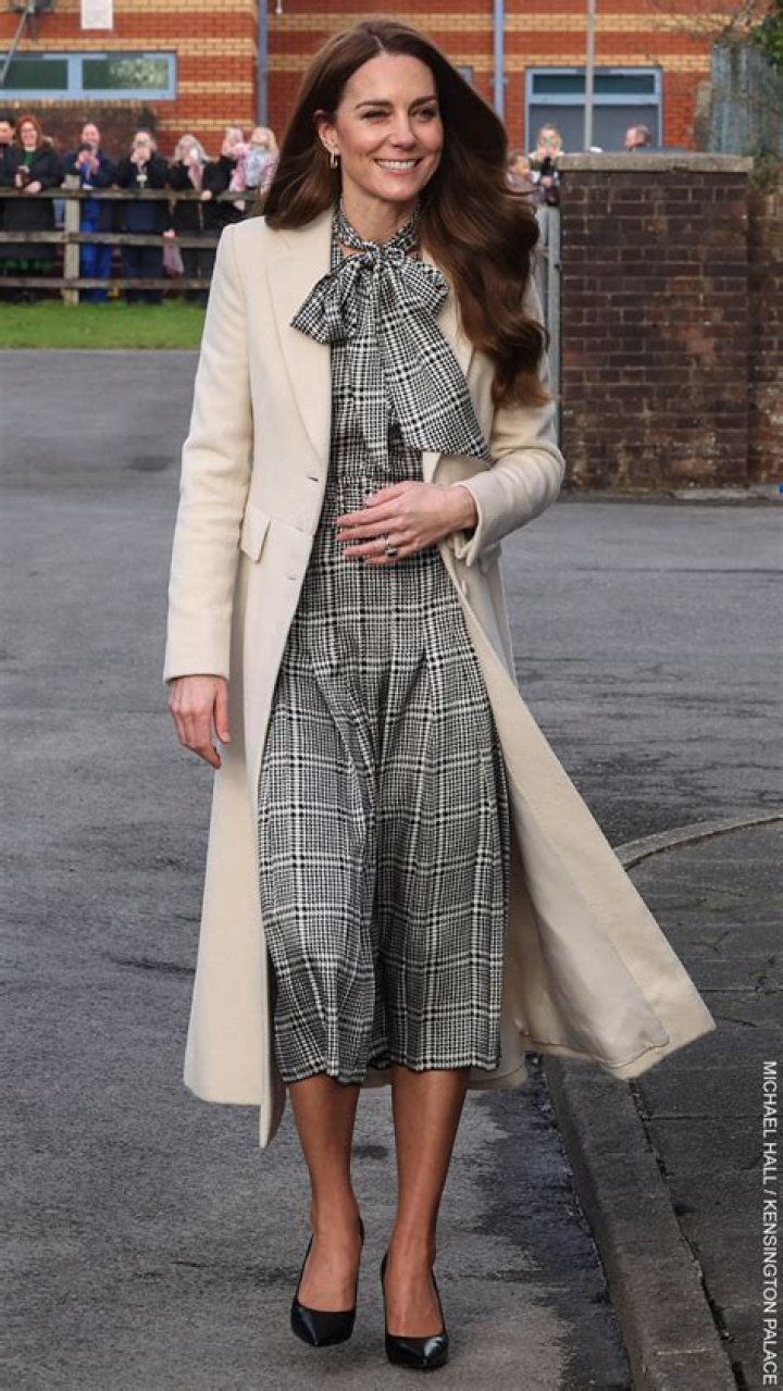 Kate Middleton’s Plaid Coat — Alexander McQueen Look – Hollywood Life