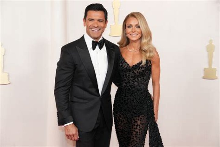 Kelly Ripa Reveals Her ‘Very Regular’ Las Vegas Wedding To Mark Consuelos Cost Under $200