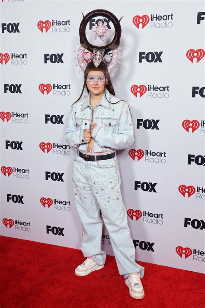 KISS’ Gene Simmons Praises JoJo Siwa’s iHeartRadio Music Awards Outfit