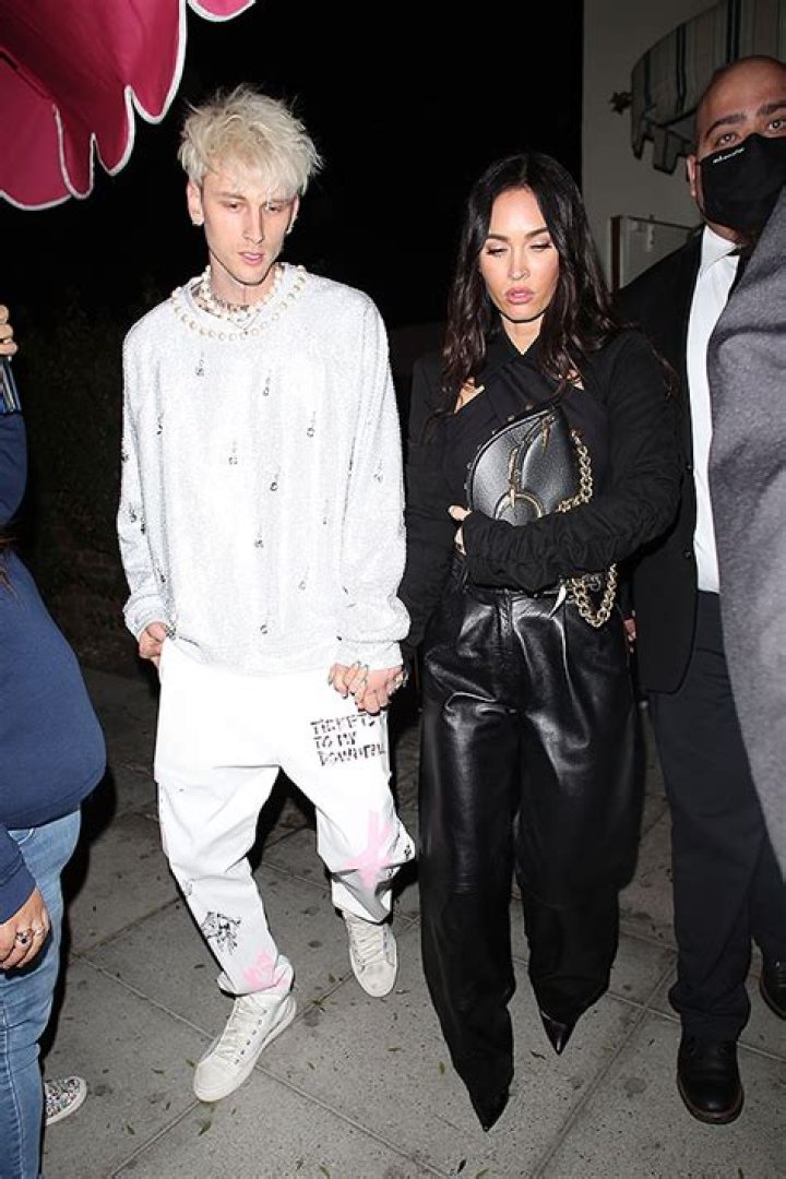 Megan Fox Rocks Mesh Top At Avril Lavigne Show With Machine Gun Kelly – Hollywood Life