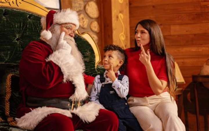 Patrick Mahomes & Brittany Matthews Take Daughter, 1, To Meet Santa Claus: Photos