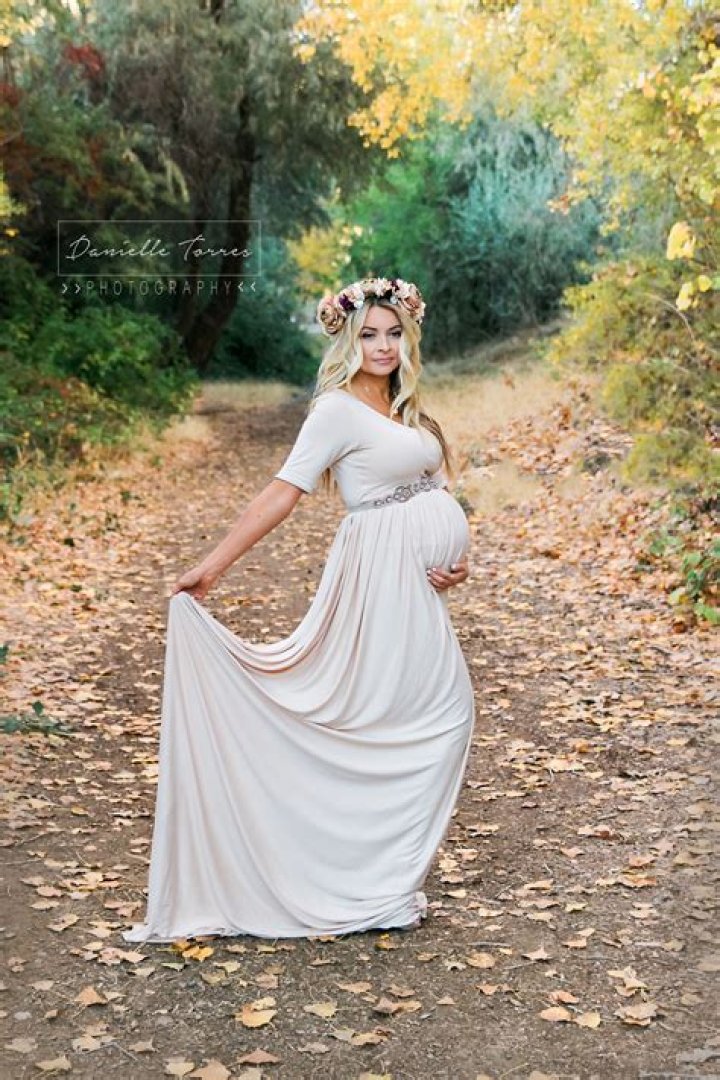 Photos Of Her Maternity Look – Hollywood Life