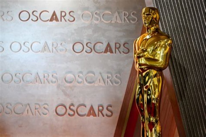 Pics of the Academy Award-Winner & Entertainment Icon – Hollywood Life