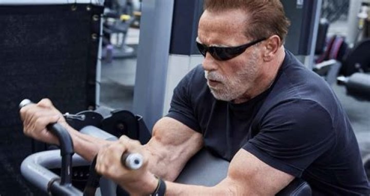 She Wants Tight Abs & Muscles Now – Hollywood Life