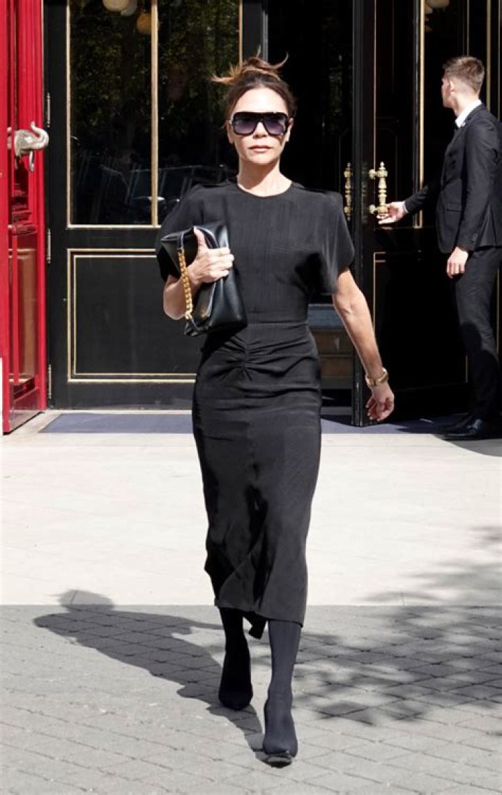 Victoria Beckham Cries Amid Paris Fashion Week Debut: Photos – Hollywood Life